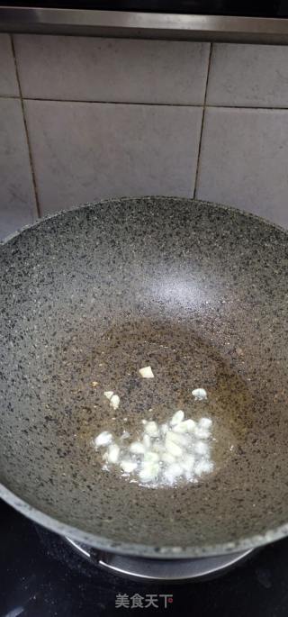 韭菜炒绿豆芽的做法步骤：3
