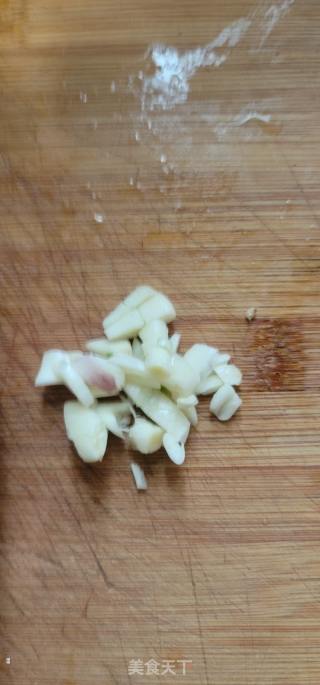 韭菜炒绿豆芽的做法步骤：2