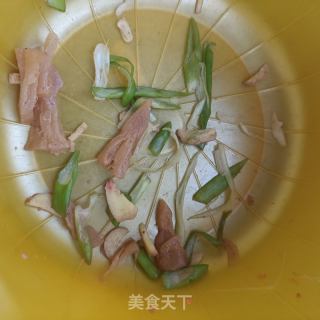腊兔腿蒸土豆的做法步骤：4