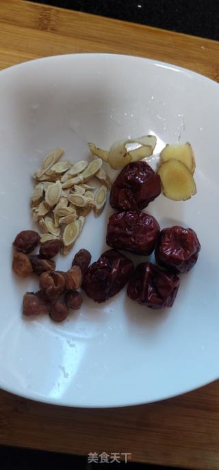 桂圆红枣鸽子汤的做法步骤：2