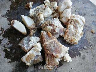 腊排骨炖萝卜的做法步骤：1