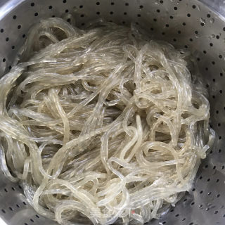 白菜粉条炖腊肉的做法步骤：2