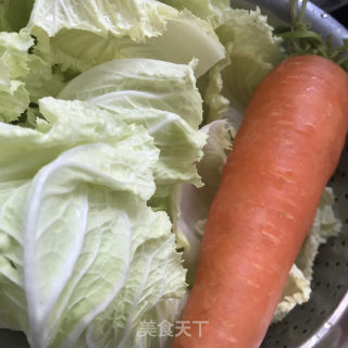 白菜粉条炖腊肉的做法步骤：1