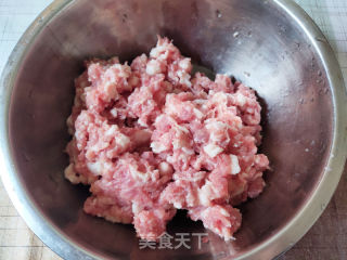 酸汤香菇娃娃菜猪肉水饺的做法步骤：1