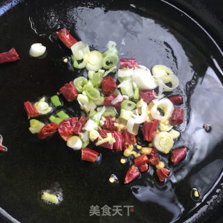 蒜苔炒腊肉的做法步骤：4