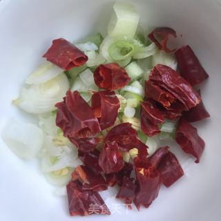 蒜苔炒腊肉的做法步骤：3