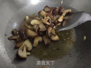 腊肉炒香菇油菜的做法步骤：3
