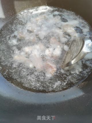 五花肉烧毛豆的做法步骤：1