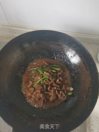 尖椒炒牛柳的做法步骤：5