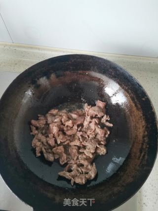 尖椒炒牛柳的做法步骤：3