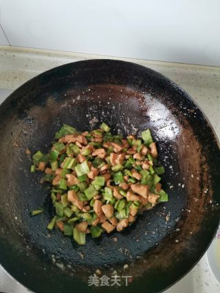 辣椒炒肉丁的做法步骤：3