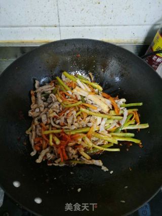 鱼香肉丝的做法步骤：8