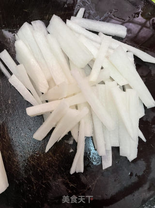 白萝卜肉沫煲的做法步骤：2