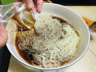 简易版冷面的做法步骤：1