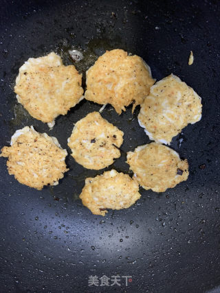 鲜虾饼的做法步骤：4