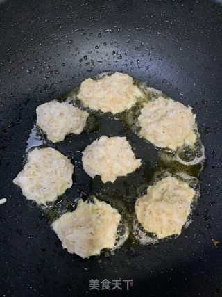 鲜虾饼的做法步骤：3