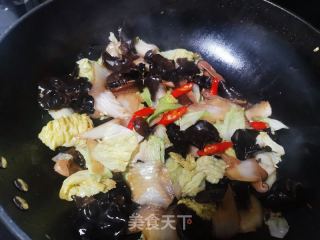 香菇木耳烧白菜的做法步骤：8