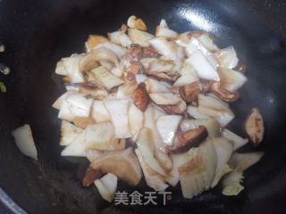 香菇木耳烧白菜的做法步骤：6