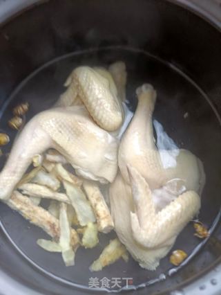 沙参玉竹王鸽汤的做法步骤：6