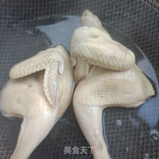 沙参玉竹王鸽汤的做法步骤：2