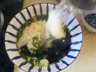 紫菜蛋花汤的做法步骤：8