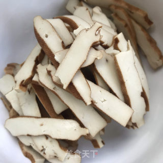 洋葱豆芽拌香干的做法步骤：4