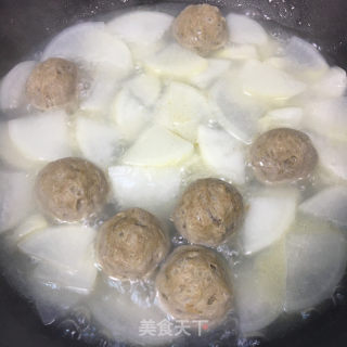 肉丸萝卜白菜汤的做法步骤：5