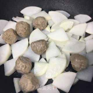 肉丸萝卜白菜汤的做法步骤：4