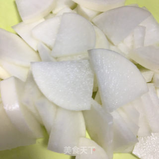 肉丸萝卜白菜汤的做法步骤：2