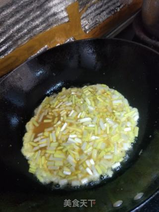 蒜黄炒鸡蛋的做法步骤：4