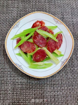 西芹炒腊肠的做法步骤：8