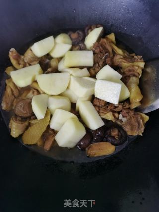 香菇土豆烧鸡肉的做法步骤：10