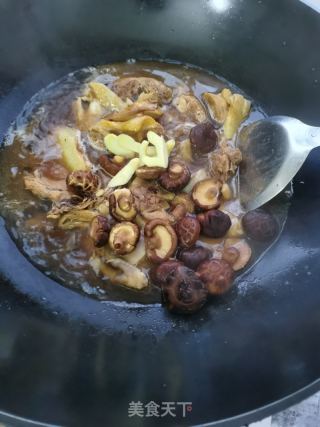 香菇土豆烧鸡肉的做法步骤：7