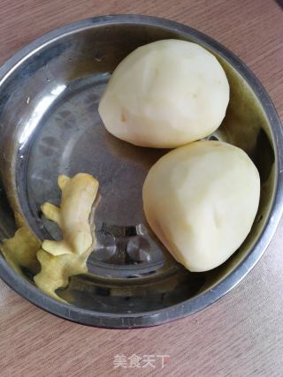 香菇土豆烧鸡肉的做法步骤：2