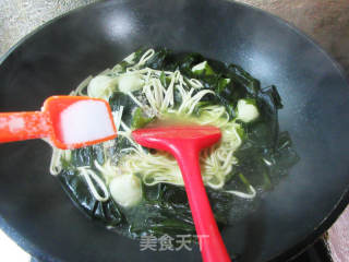 裙带菜鱼子蛋鸡蛋面的做法步骤：9