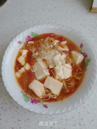 西红柿金针菇豆腐汤的做法步骤：4