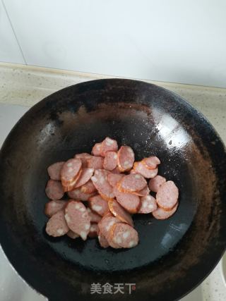 尖椒炒红肠的做法步骤：3