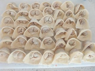 猪肉大馄饨的做法步骤：1