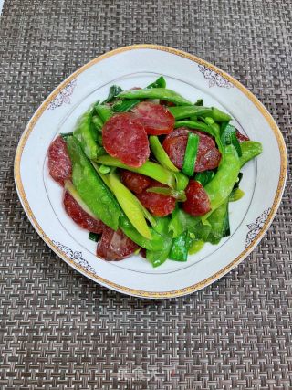 荷兰豆炒腊肠的做法步骤：10