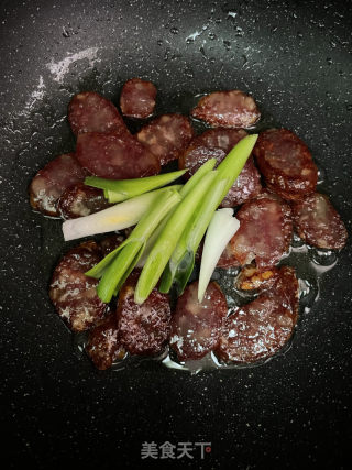 荷兰豆炒腊肠的做法步骤：5