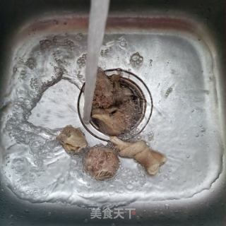 芋头炖鹅腿的做法步骤：5