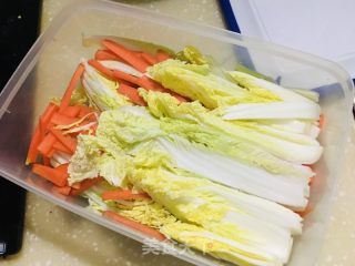 泡胡萝卜娃娃菜的做法步骤：2