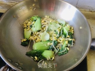 黄豆芽炒油菜的做法步骤：4