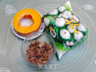 腊肉蘑菇南瓜汤圆的做法步骤：1
