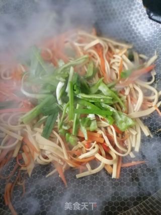 胡萝卜豆腐皮的做法步骤：5