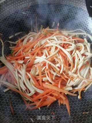 胡萝卜豆腐皮的做法步骤：4