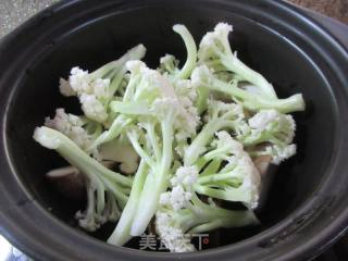 花菜干贝烧蛋饺煲的做法步骤：4