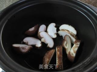 花菜干贝烧蛋饺煲的做法步骤：3