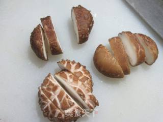 花菜干贝烧蛋饺煲的做法步骤：2