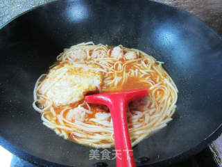 鸡蛋虾味球汤面的做法步骤：8